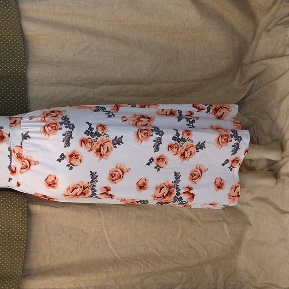 One piece dress with open front and shorts underneath - Picture 6 of 9